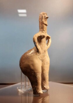 The Red Hair Goddess, ceramic statuette from Donja Branjevina